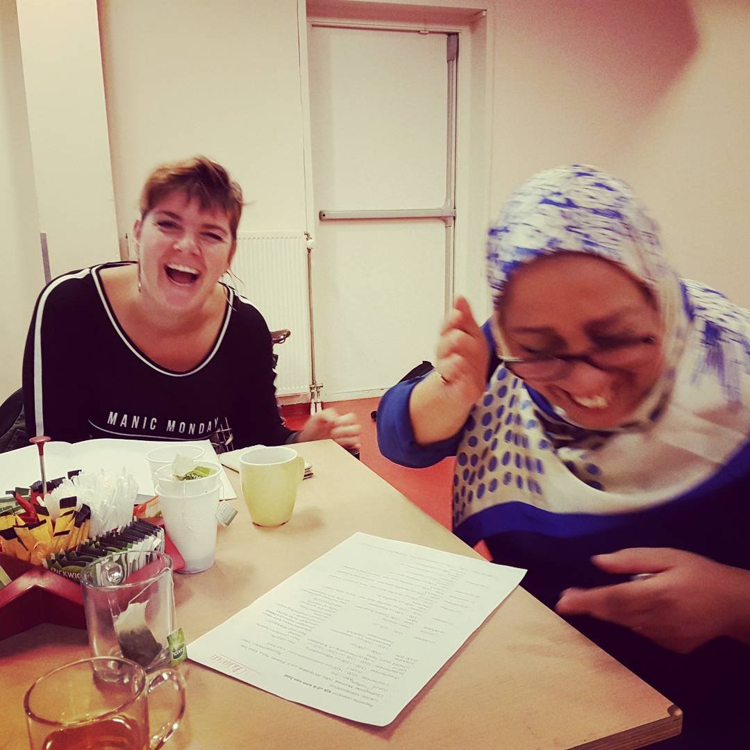 Monniek en Charhazahde tijdens de repetitie